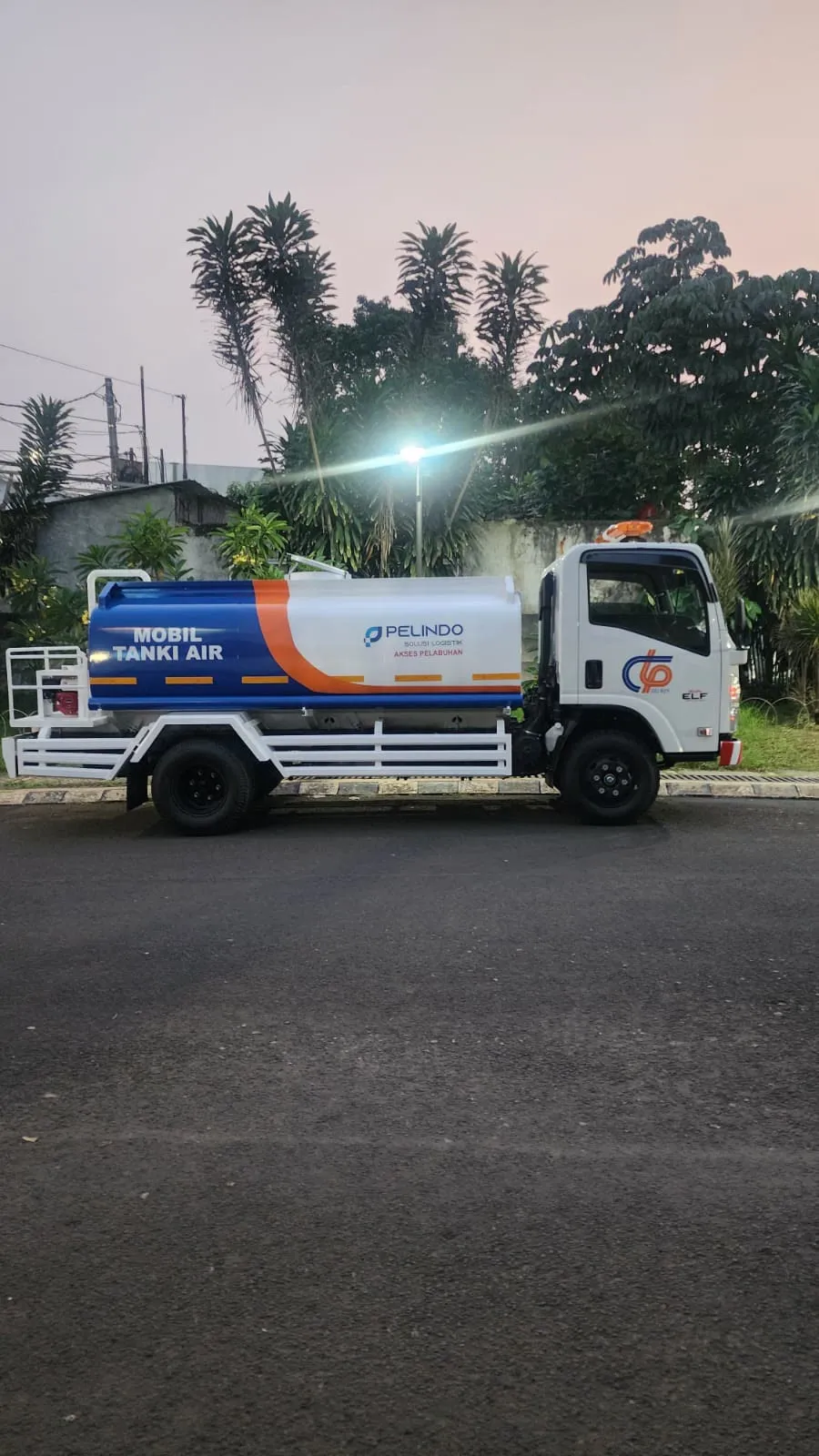 Truk Tangki Air 5000L